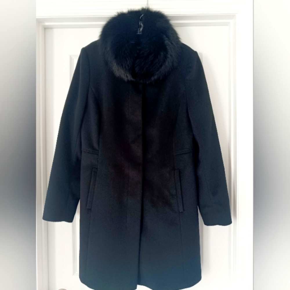 Via Spiga winter coat with real fox fur collar. Mint Condition. Size 12.